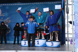 Тройка победителей гонок на оленьих упряжах: Владимир Хатанзеев (1 место), Владимир Ядне (2 место), Александр Хатанзеев (3 место)