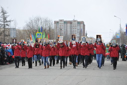 Надымская молодёжь — участники акции «Бессмертный полк», на параде-шествии (9 Мая 2014 года)