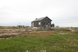Сооружения острова Белый, в которых в советское время жили и служили пограничники.