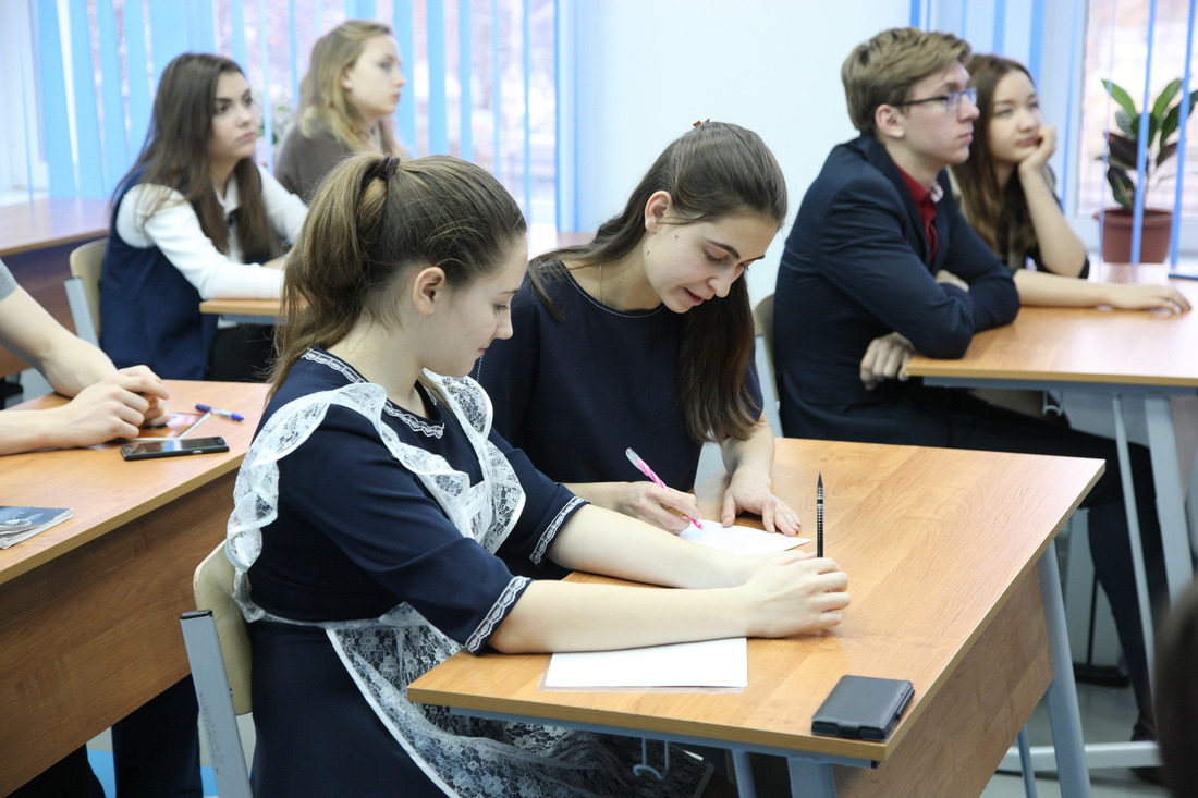 Учащиеся Газпром-класса г.Надыма обсуждают тему вебинара