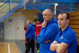 Тренер команды Игорь Горин (слева)