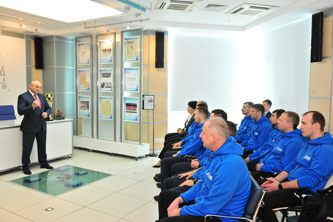Генеральный директор ООО «Газпром добыча Надым» Сергей Меньшиков поздравил футболистов с победой