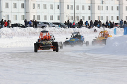Программа была традиционно насыщенной. Победителя определяли не только в национальных видах спорта. Параллельно на озере Янтарном прошли соревнования по автомобильным ледовым гонкам в классах Т1-2500, Д2Н и Д3-мини.