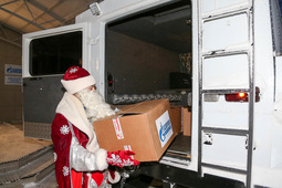 Первую тысячу подарков отправили детям в с. Яр-Сале уже в субботу, 21 декабря