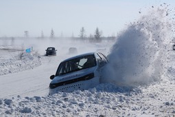 Автогонки проходили на трассе с искусственными и естественными препятствиями