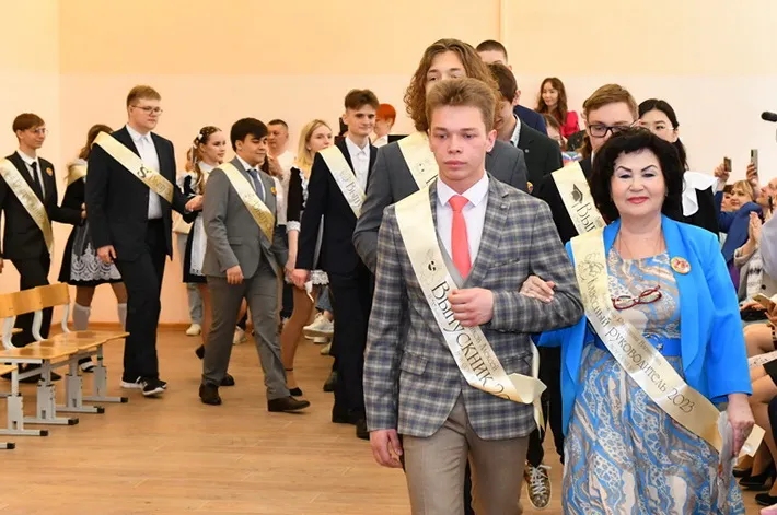 25 учащихся профильных «Газпром-классов» попрощались со школой
