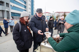 Всех желающих угощали настоящей солдатской кашей