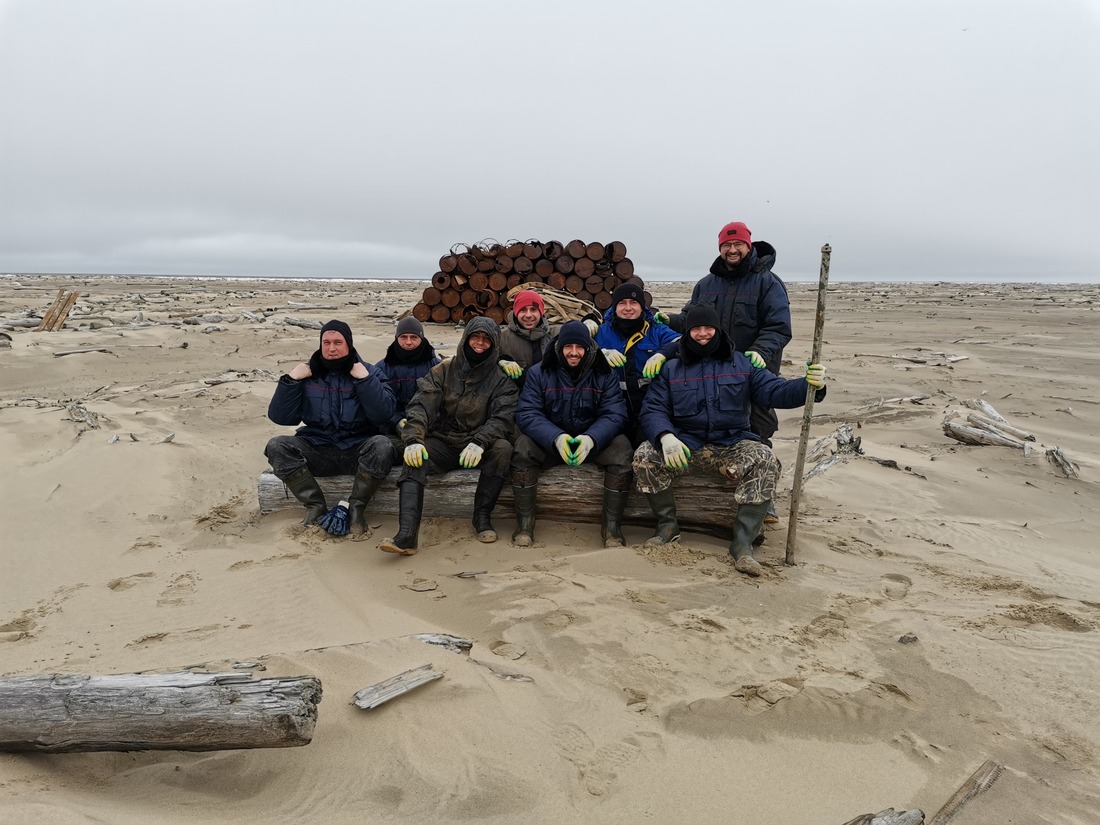 Волонтёры экологического движения «Зелёная Арктика» на о. Вилькицкого