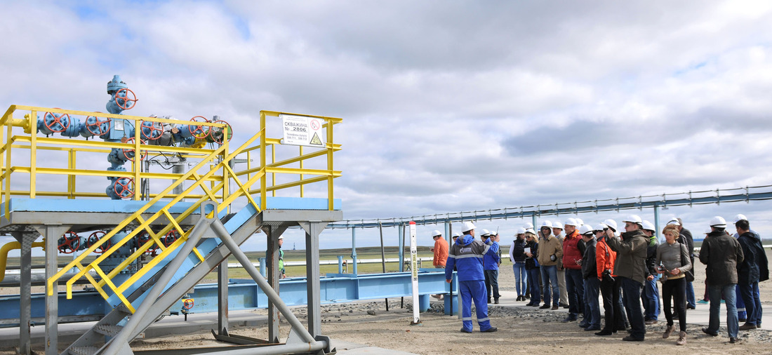 Экскурсия к газовой скважине: здесь добывается "голубое золото".