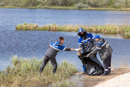 В рамках субботника была очищена прибрежная зона озера Янтарное
