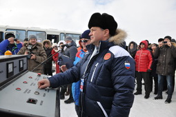 Сергей Меньшиков управляет запуском ракеты