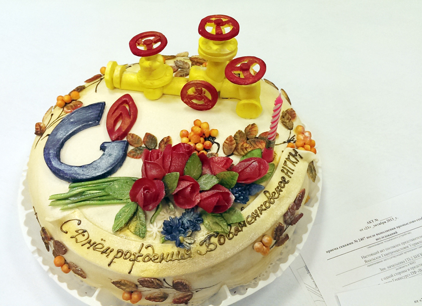 Праздничный торт годовщины пуска БНГКМ.