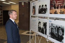 Выставка, посвящённая 75-летию со дня рождения Валерия Ремизова, открылась в главном офисе «Газпром добыча Надым»