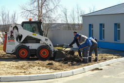 В ходе субботника газодобытчики убрали городские улицы и территории, прилегающие к производственным и административным зданиям компании