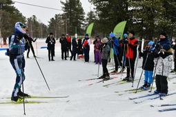 Александр Легков провёл тренировку для юных лыжников
