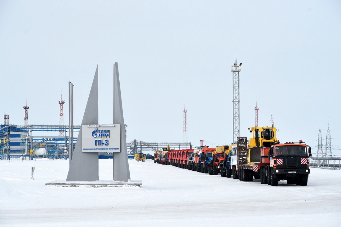 Автоколонна со строительной и вспомогательной техникой