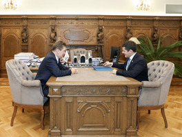 Алексей Миллер и Дмитрий Артюхов во время встречи