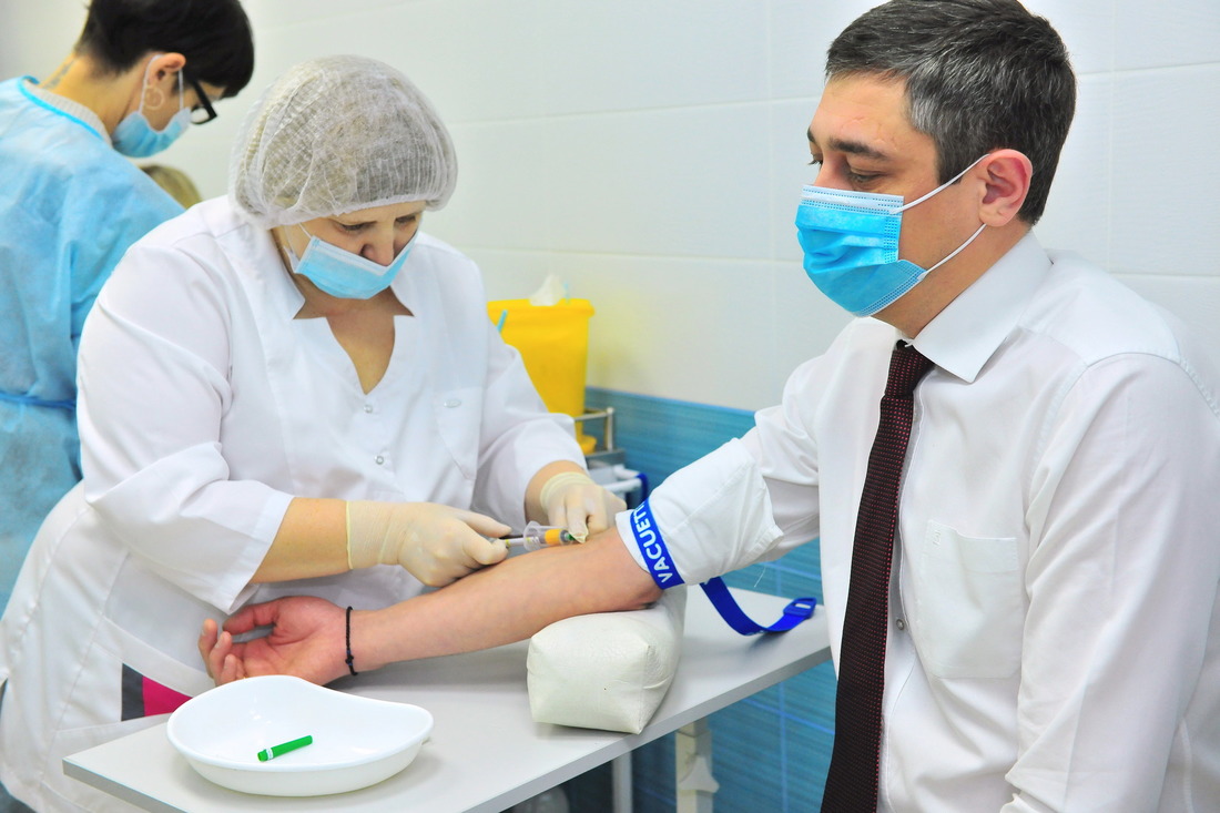 Перед вакцинацией работники ООО «Газпром добыча Надым» проходят тестирование на определение антител в коронавирусу