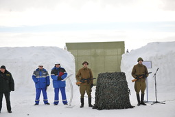 Интерактивная инсталляция «Россия — знаменательные даты», посвящённая году культуры в Российской Федерации. Советские солдаты на страже