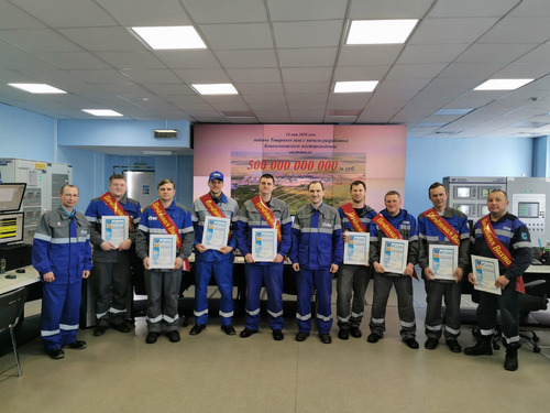 Участники почетной вахты на газовом промысле № 1 Бованенковского месторождения