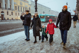 Для Кристины и детей это первая в жизни прогулка по Северной столице