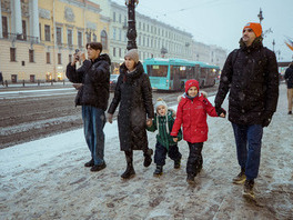 Для Кристины и детей это первая в жизни прогулка по Северной столице