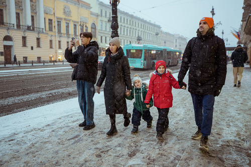 Для Кристины и детей это первая в жизни прогулка по Северной столице