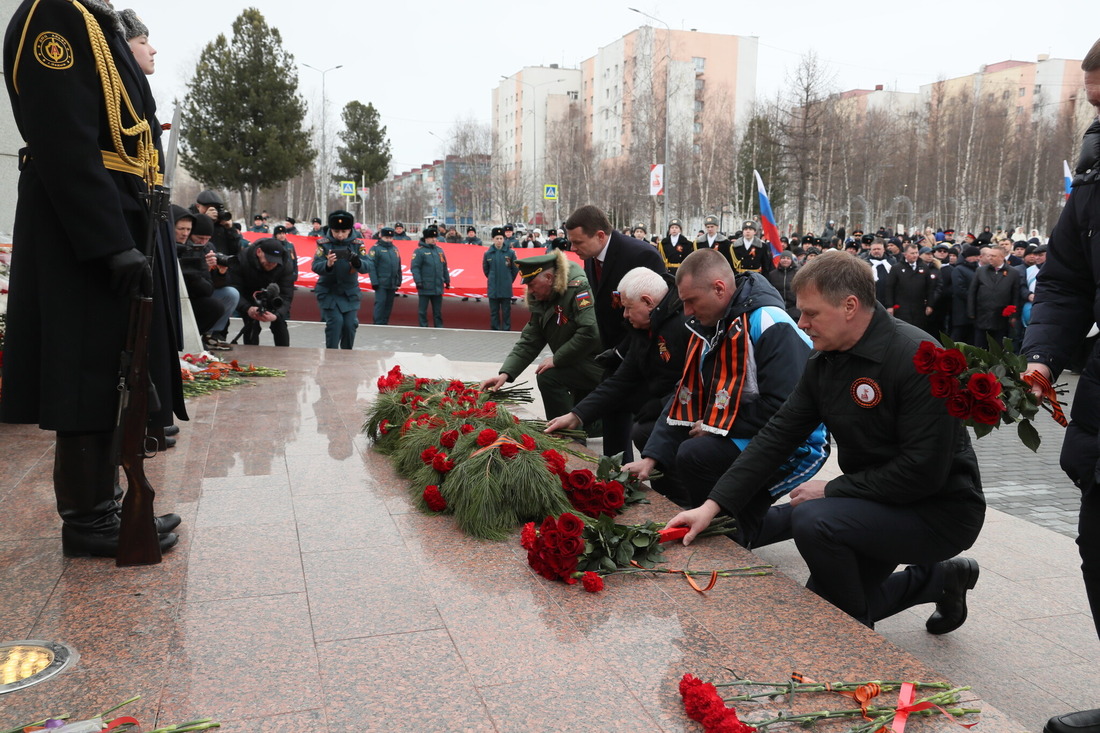 Почтить память павших в годы Великой Отечественной собрались возле Вечного огня