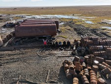 ООО «Газпром добыча Надым» оказывает финансовую помощь проекту по очистке о. Вилькицкого в Карском море