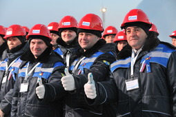 Работники ГП-2 на торжественной церемонии пуска газа с Бованенковского месторождения 23 октября 2012 года