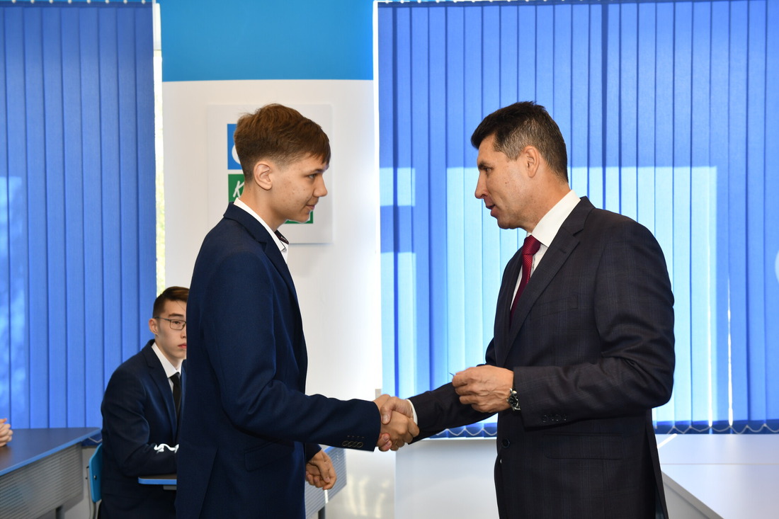 Генеральный директор ООО «Газпром добыча Надым» Игорь Мельников поздравил школьников с Днём знаний