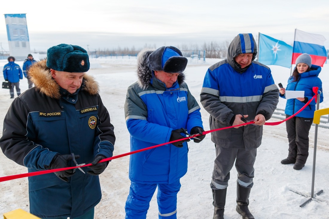 Церемония перерезания красной ленточки