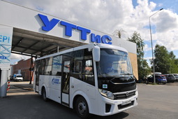 Экологически чистый автобус выезжает на маршрут в городе Надыме