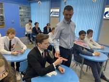 Участники патриотической инициативы получили в подарок браслеты с датами крупных сражений Великой Отечественной войны