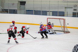 Матч между хоккейными клубами «Арктур» (г. Надым) и «Авангард» (г. Тарко-Сале)