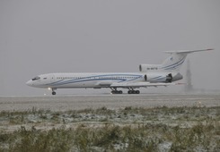 Первый самолёт выполнил посадку в аэропорту Бованенково незадолго до запуска месторождения, 16 октября 2012 года