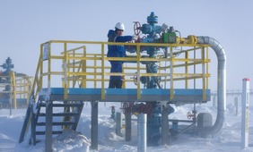 Осмотр фонтанной арматуры в условиях экстремальных морозов требует от работников соблюдения норм безопасности
