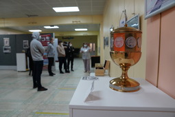 Кубок, изготовленный к первым соревнованиям оленеводов, которые были инициированы «Газпром добыча Надым» и стали ежегодным мероприятием в городе Надыме