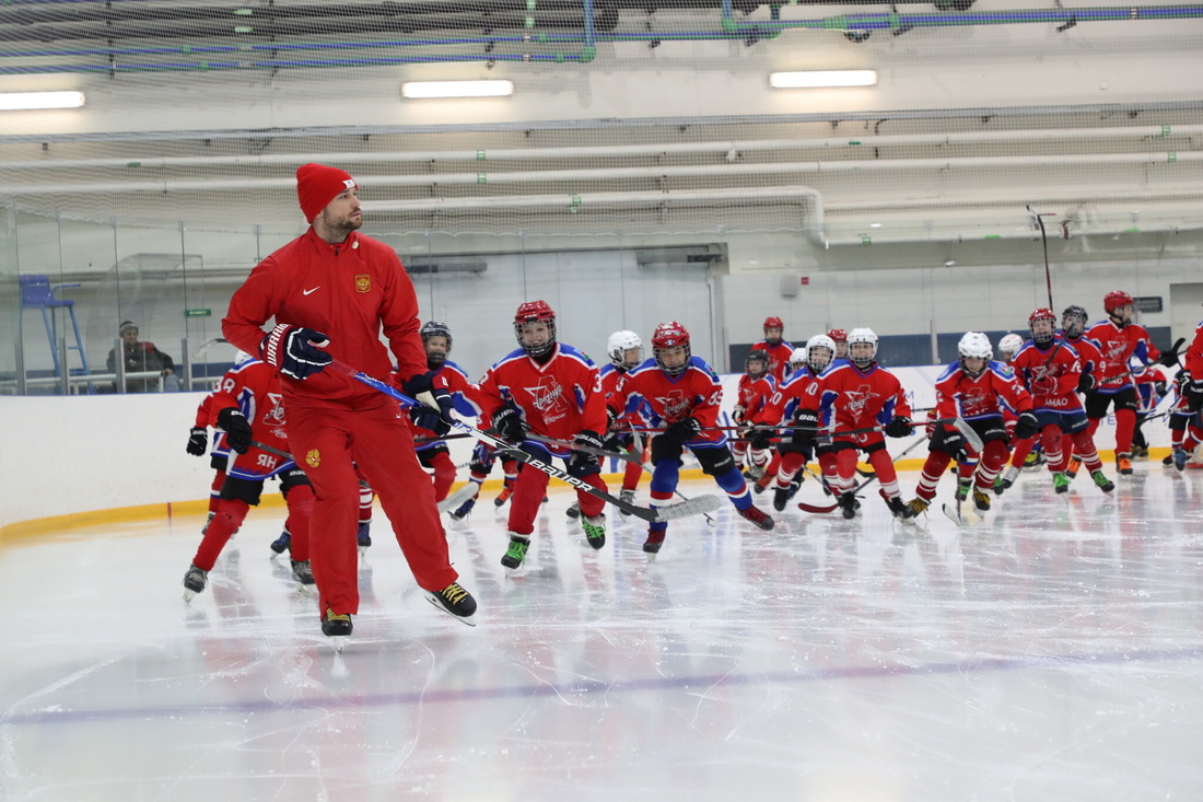 Мастер-класс посетили хоккеисты из Пангод, Ягельного, Заполярного, Лонгъюгана и Надыма